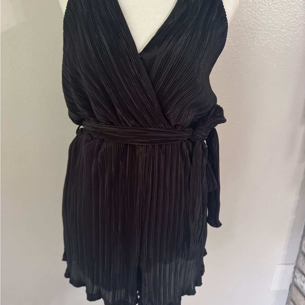 Black Sleeveless Romper - Picture 4 of 6